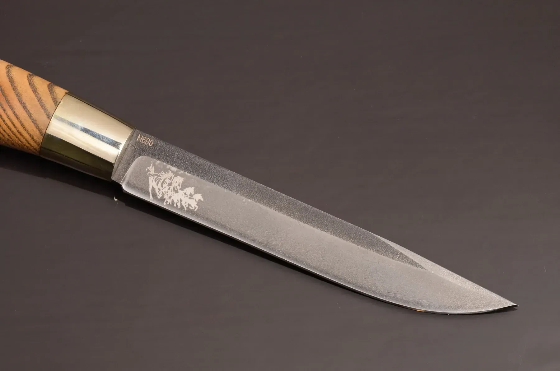 Mustang Handmade Knife with Walnut Handle & N690 Steel Blade - Elegant Knives