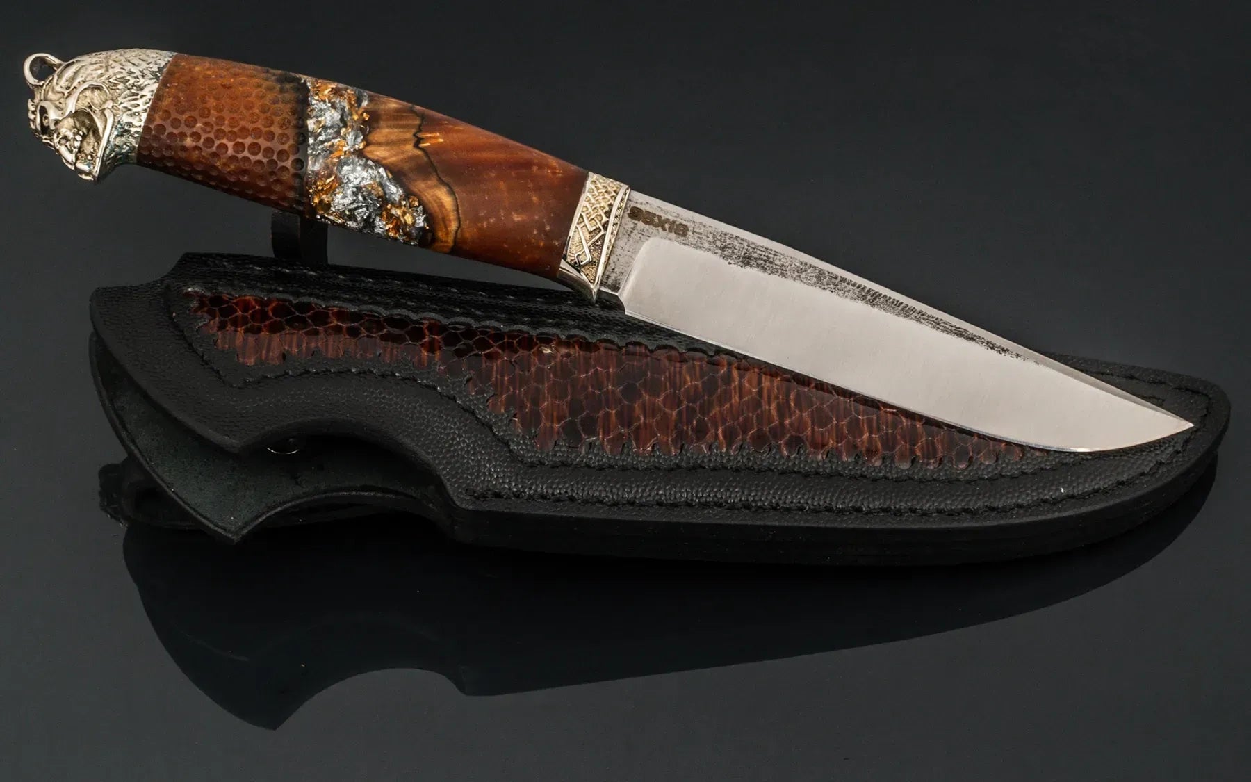 organic wood grain knife design