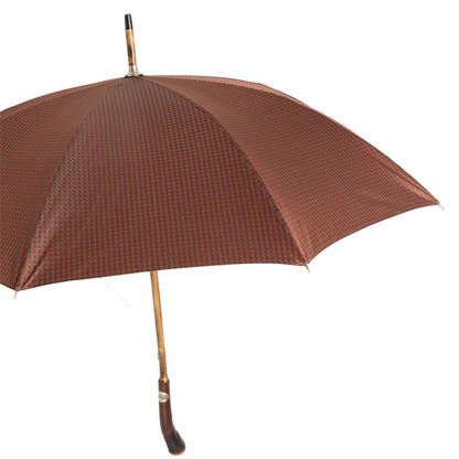 Elegant Umbrella with Straight Continuous Chestnut Stick and Knob End