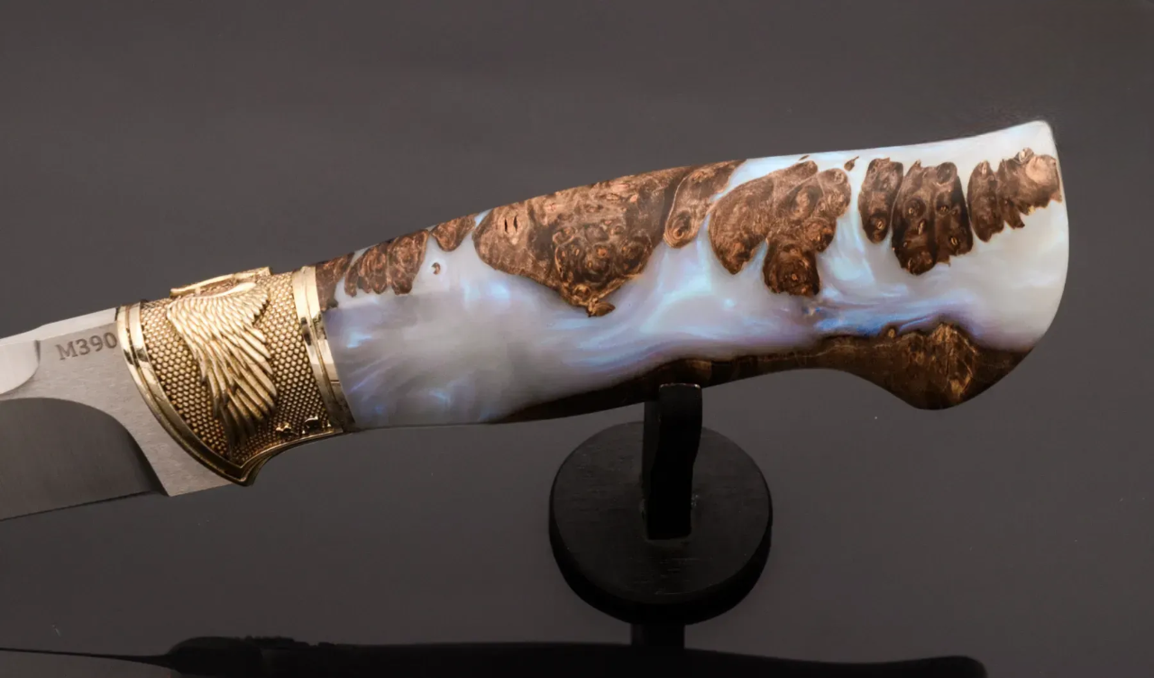 Stylish Collectible Knife with M390 Steel Blade and Hybrid Handle