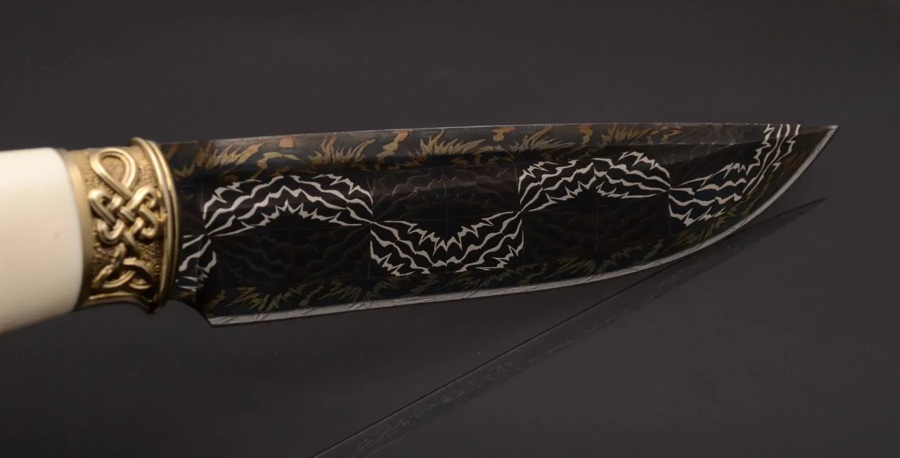 Limited Edition Collectible Knife – Mosaic Damascus and Walrus Ivory