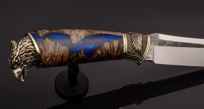 Eagle Knife Collectible Handcrafted from N690 Steel with Unique Casting