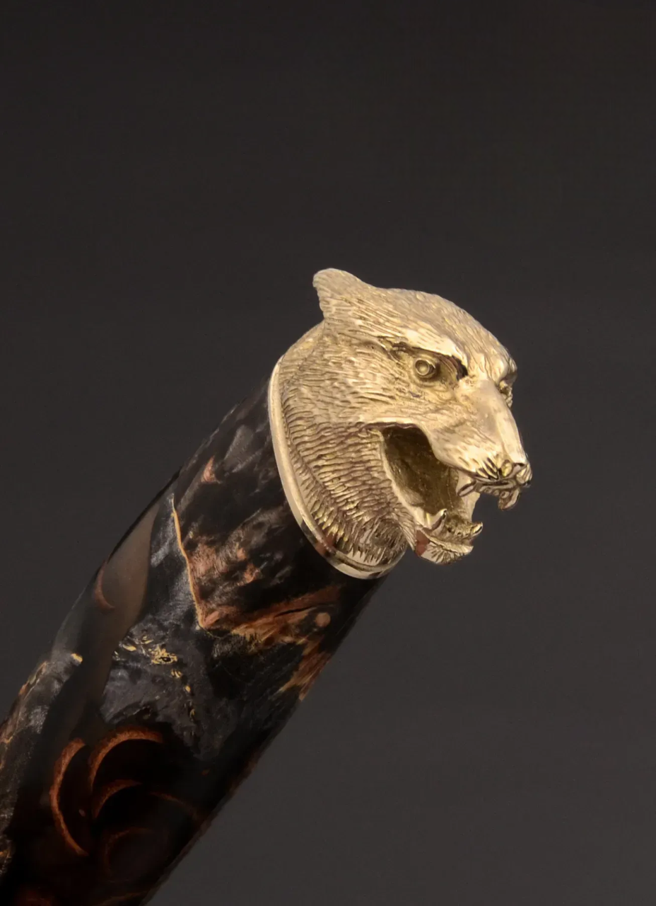 Author’s Collectible Knife Wolf – Damascus Steel Blade and Unique Casting