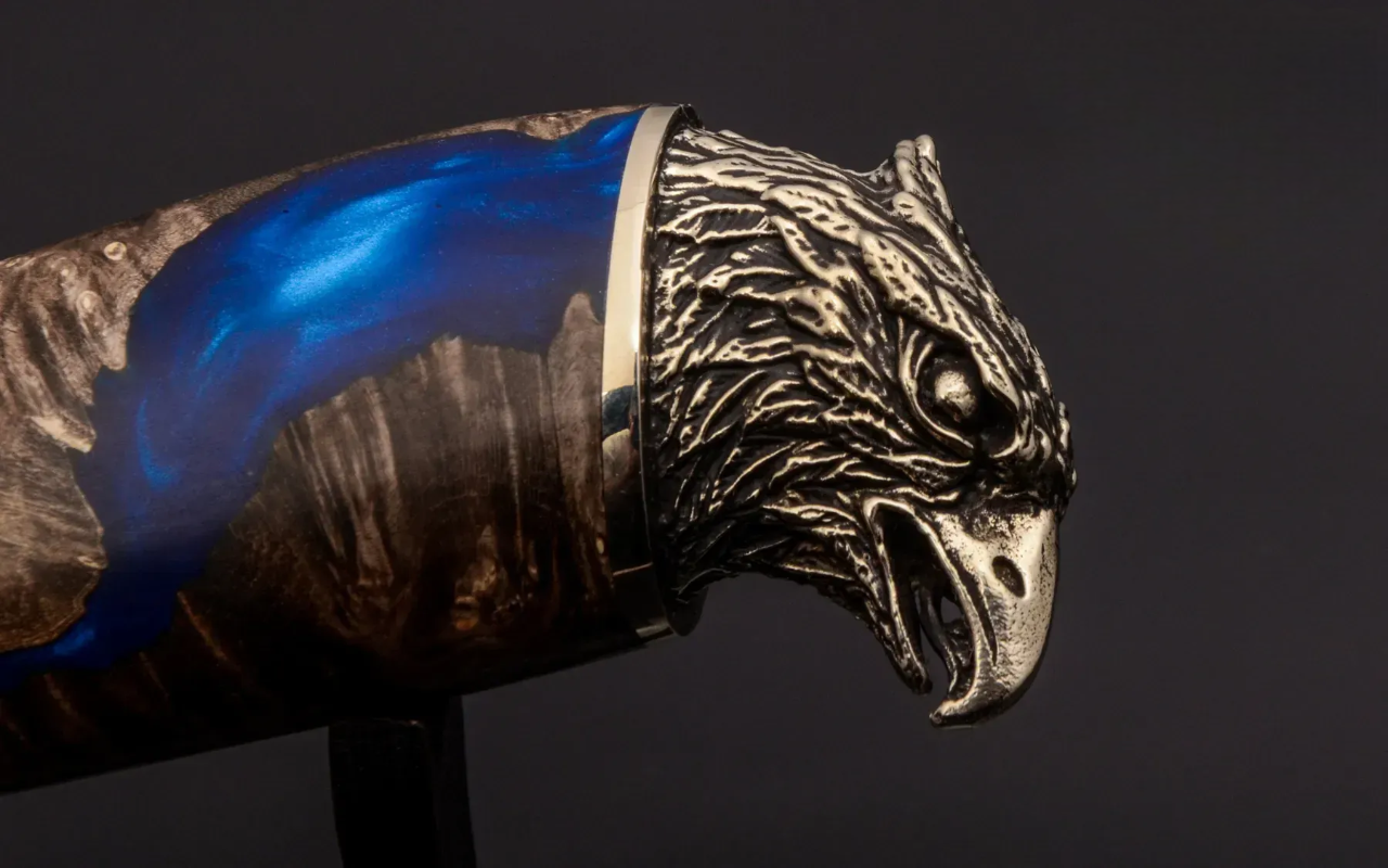 Eagle Knife Collectible Handcrafted from N690 Steel with Unique Casting