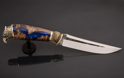 Eagle Knife Collectible Handcrafted from N690 Steel with Unique Casting