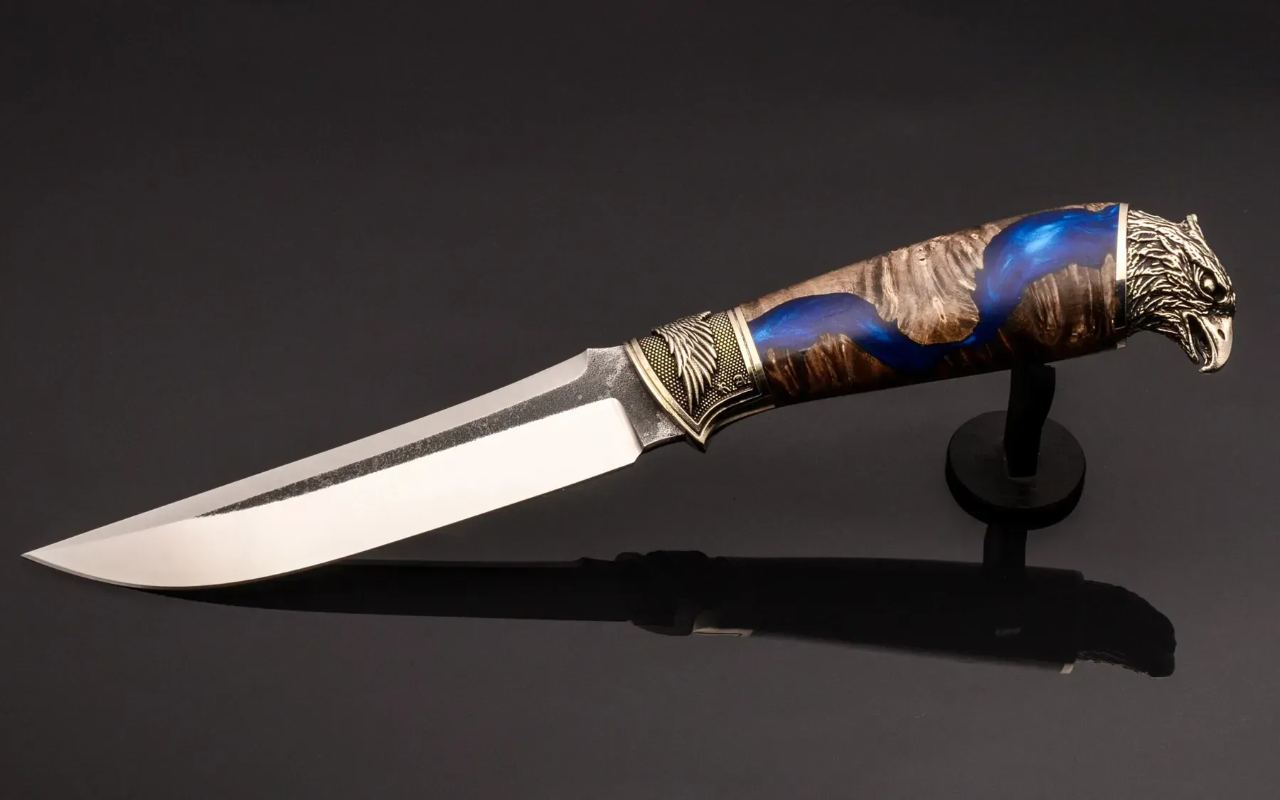 Eagle Knife Collectible Handcrafted from N690 Steel with Unique Casting