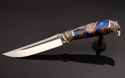 Eagle Knife Collectible Handcrafted from N690 Steel with Unique Casting