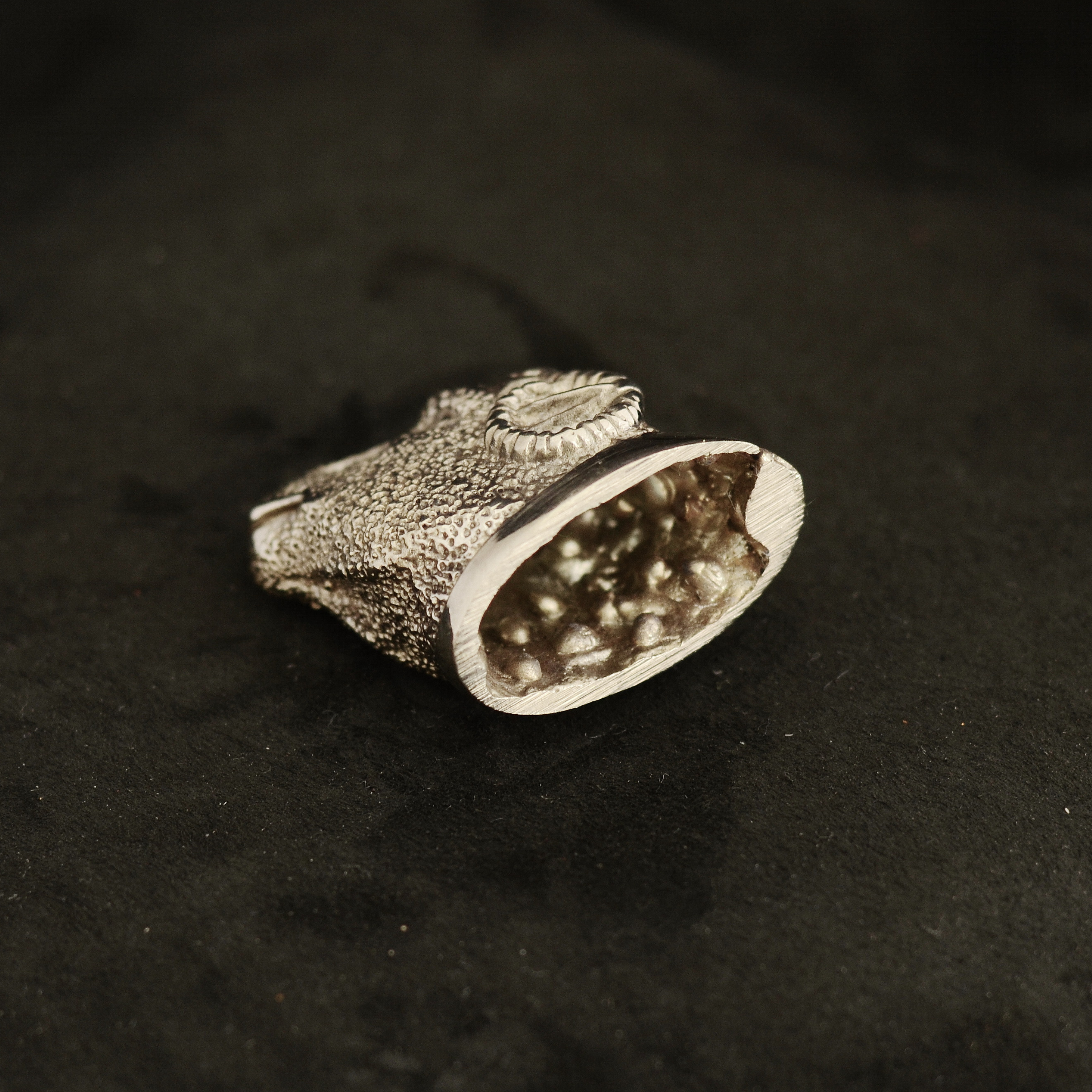 knife pommel gold brass