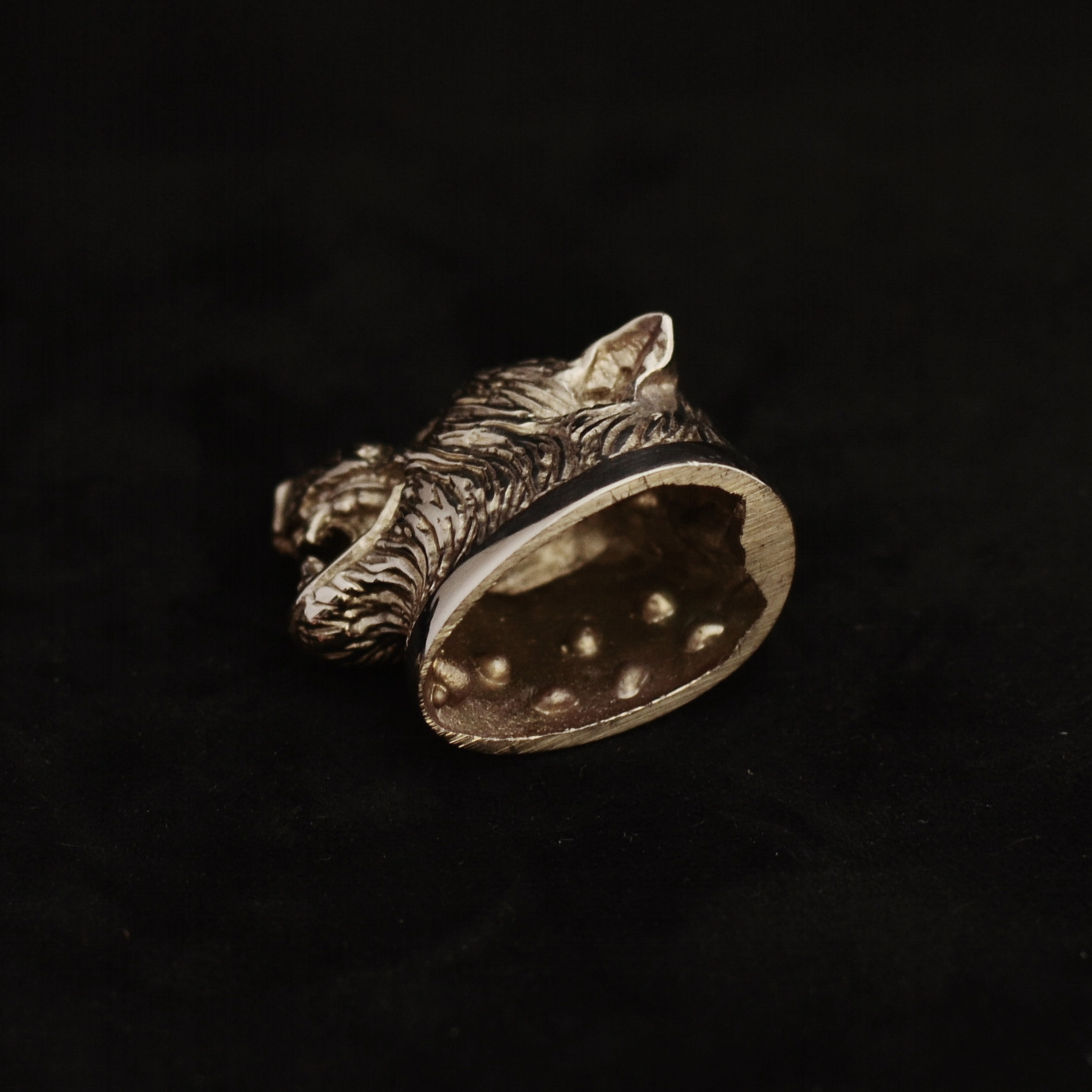 Wolf knife pommels types