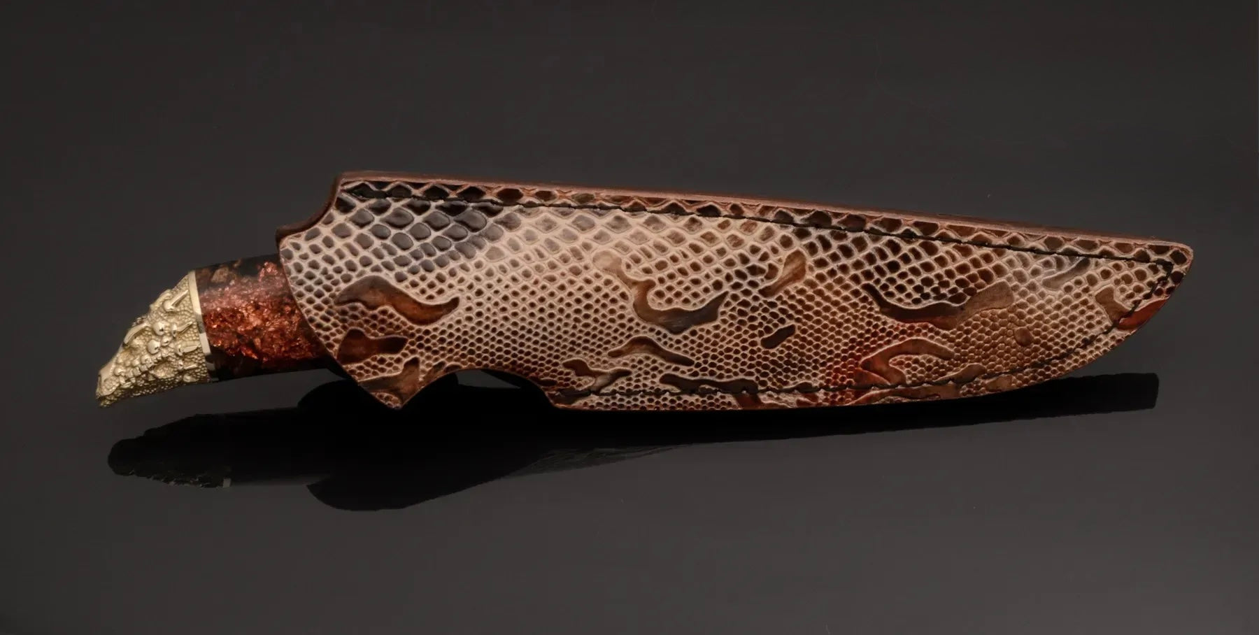 Damascus pattern blade close up