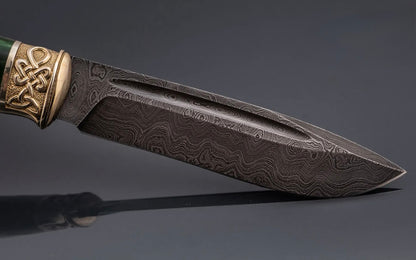 Damascus wave pattern blade close up