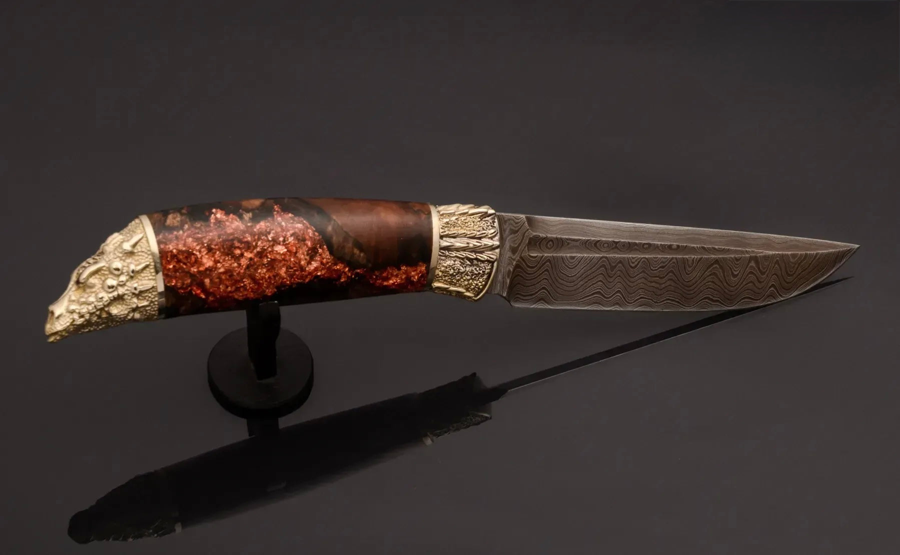 Exclusive handmade knife dragon theme