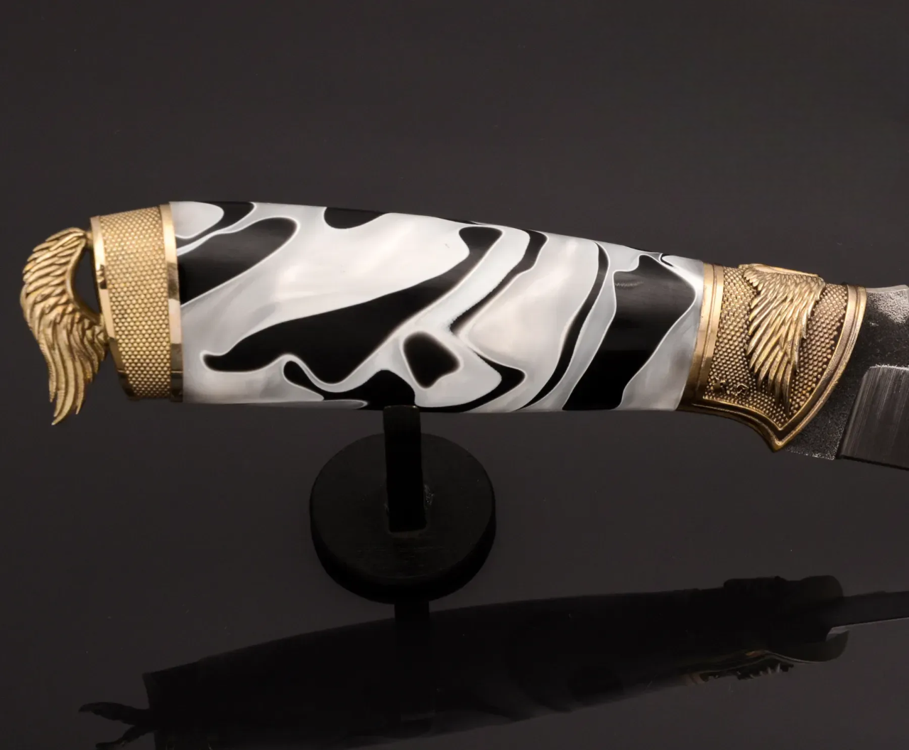 Polished Acrylic Handle Collectible Knife – N690 Steel Blade