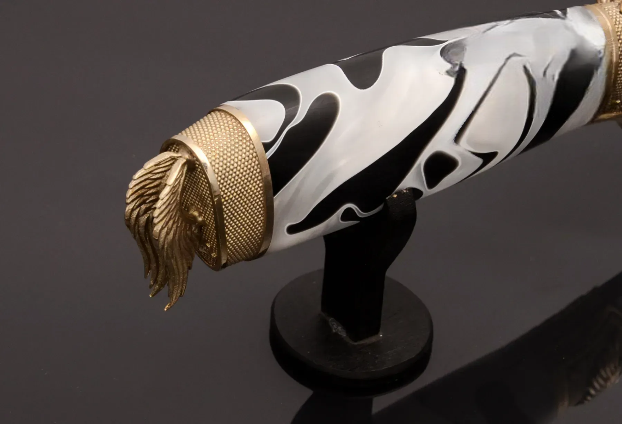 Polished Acrylic Handle Collectible Knife – N690 Steel Blade