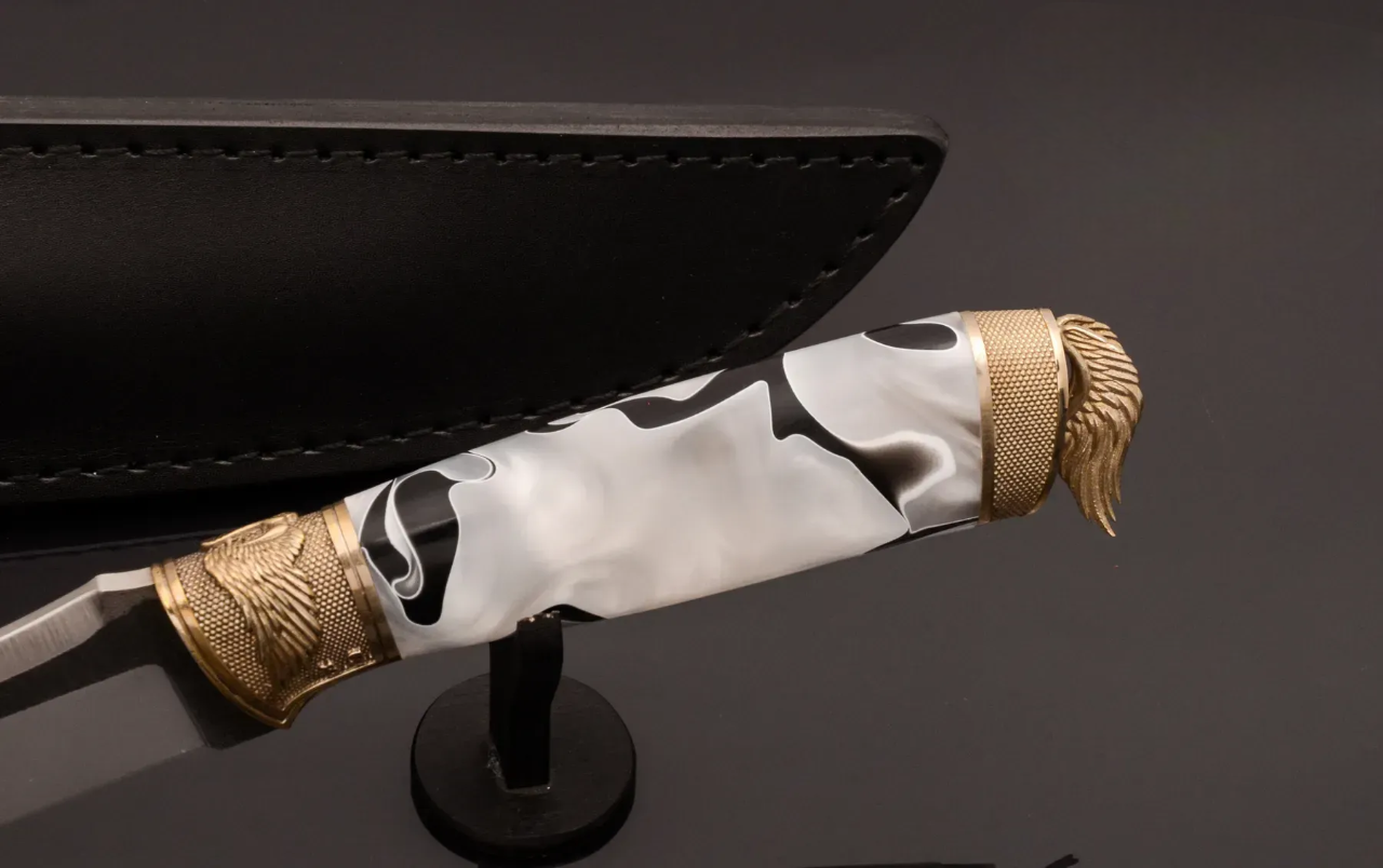 Polished Acrylic Handle Collectible Knife – N690 Steel Blade