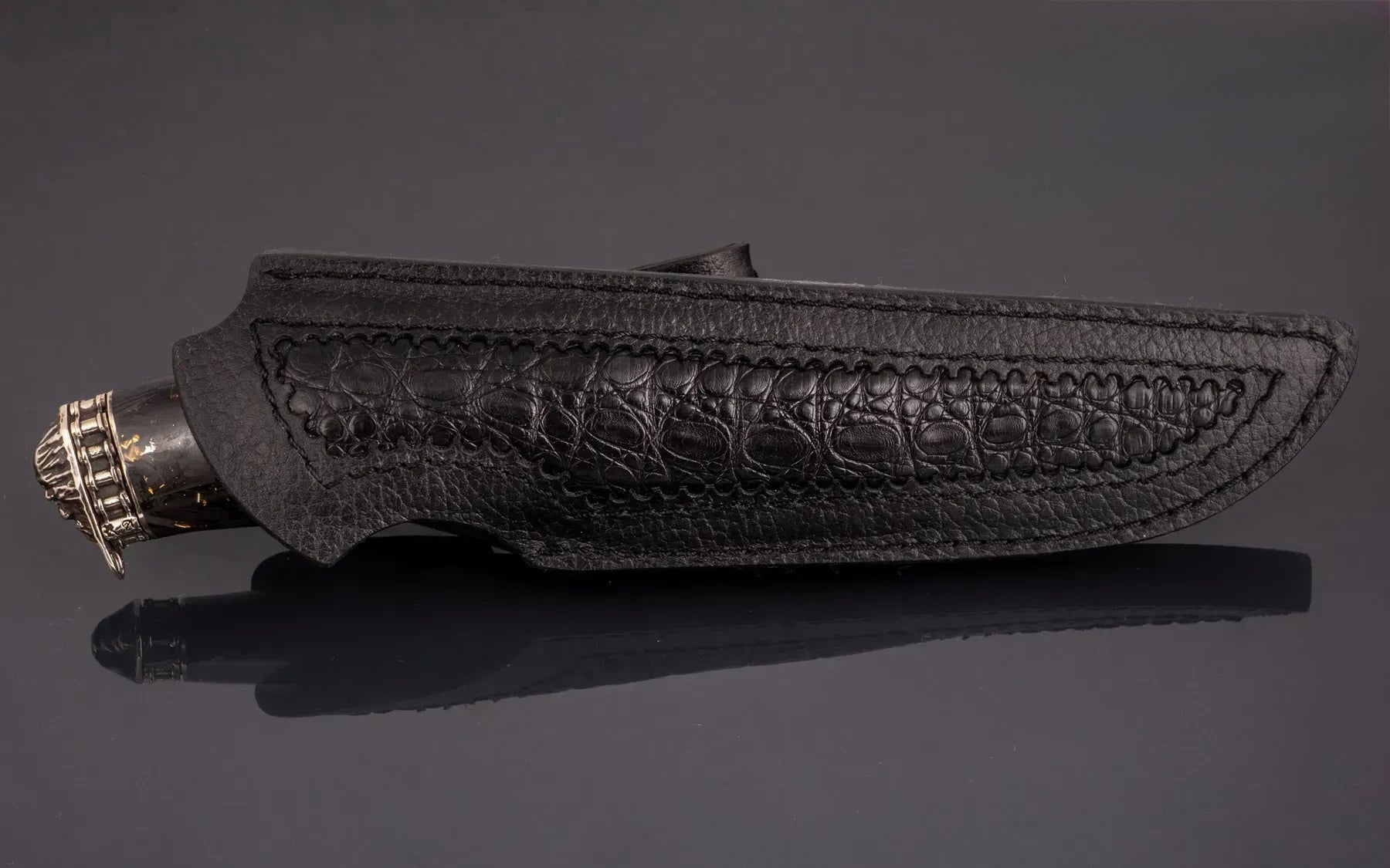 exclusive collector knife with Damascus blade and skull handle