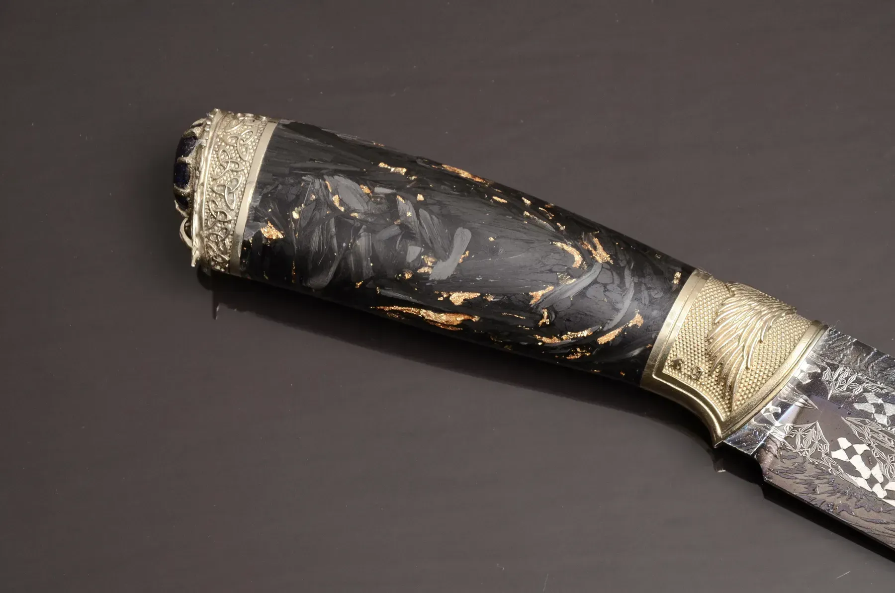 Exclusive Mosaic Damascus Knife with Carbon Handle and Gemstone