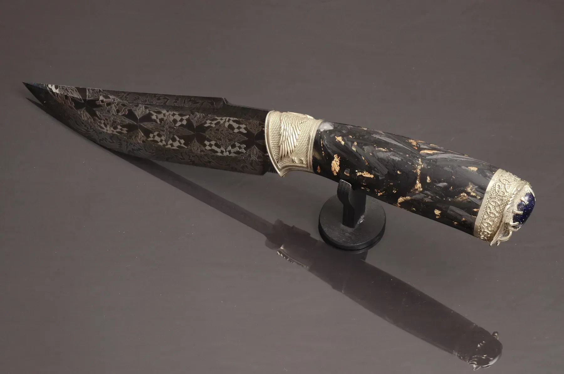 Exclusive Mosaic Damascus Knife with Carbon Handle and Gemstone