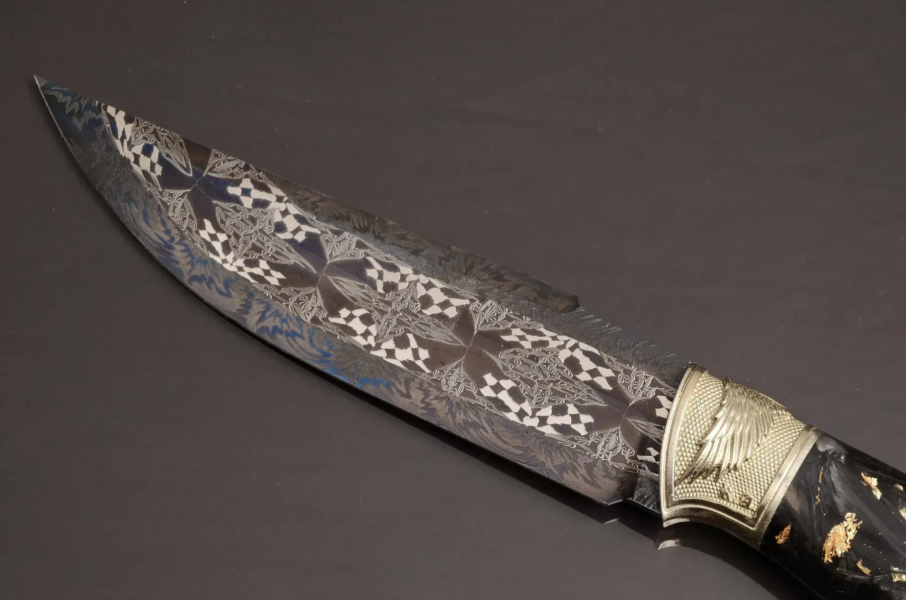 Exclusive Mosaic Damascus Knife with Carbon Handle and Gemstone