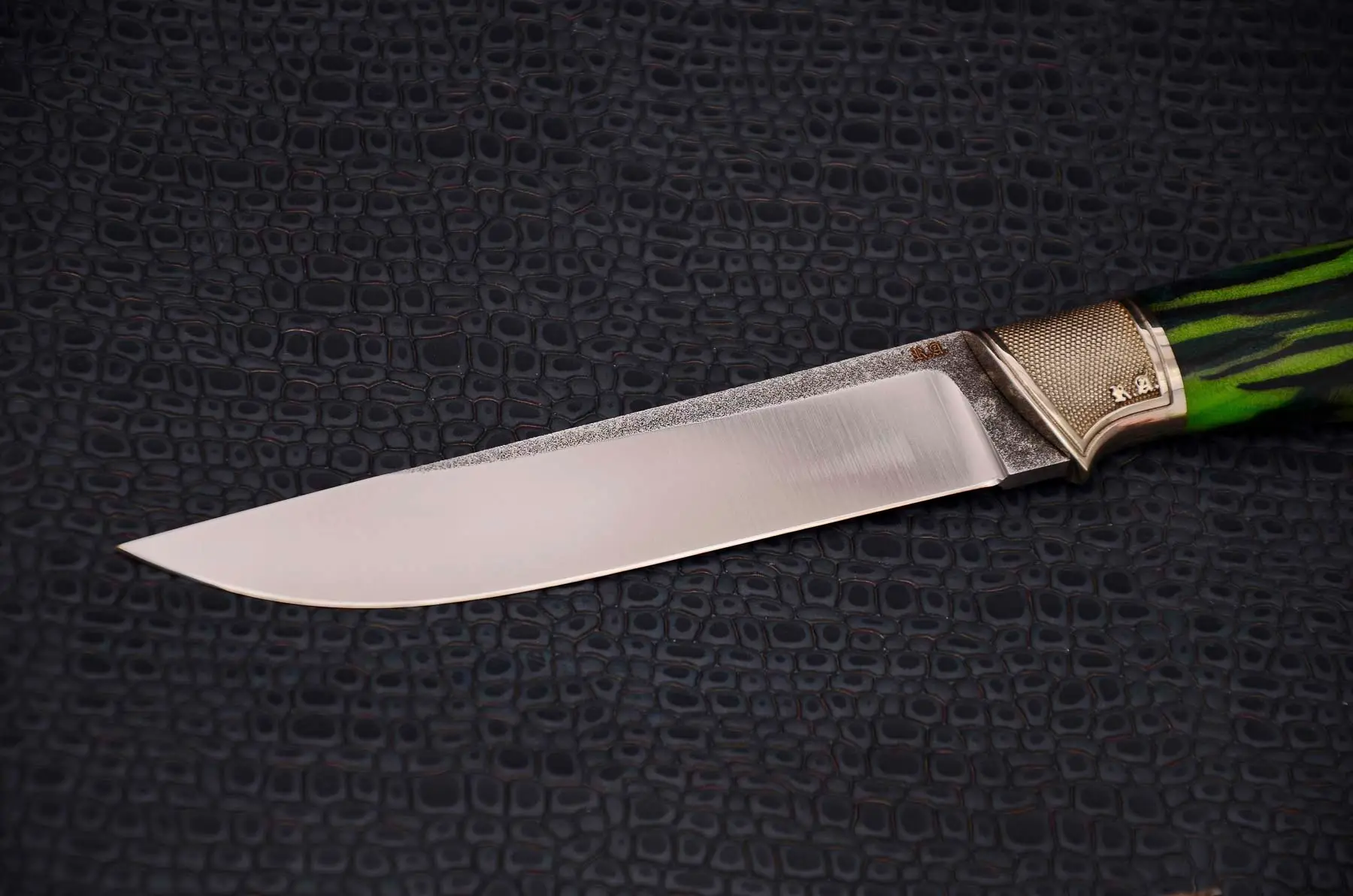 Custom hunting knife handles