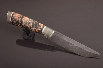 Elegant Hunting Knife with Damascus Steel Blade and Leather Sheath