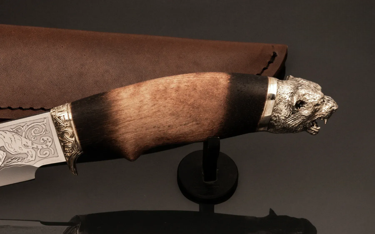 Handmade Collectible Knife with Oak Handle and Leather Sheath
