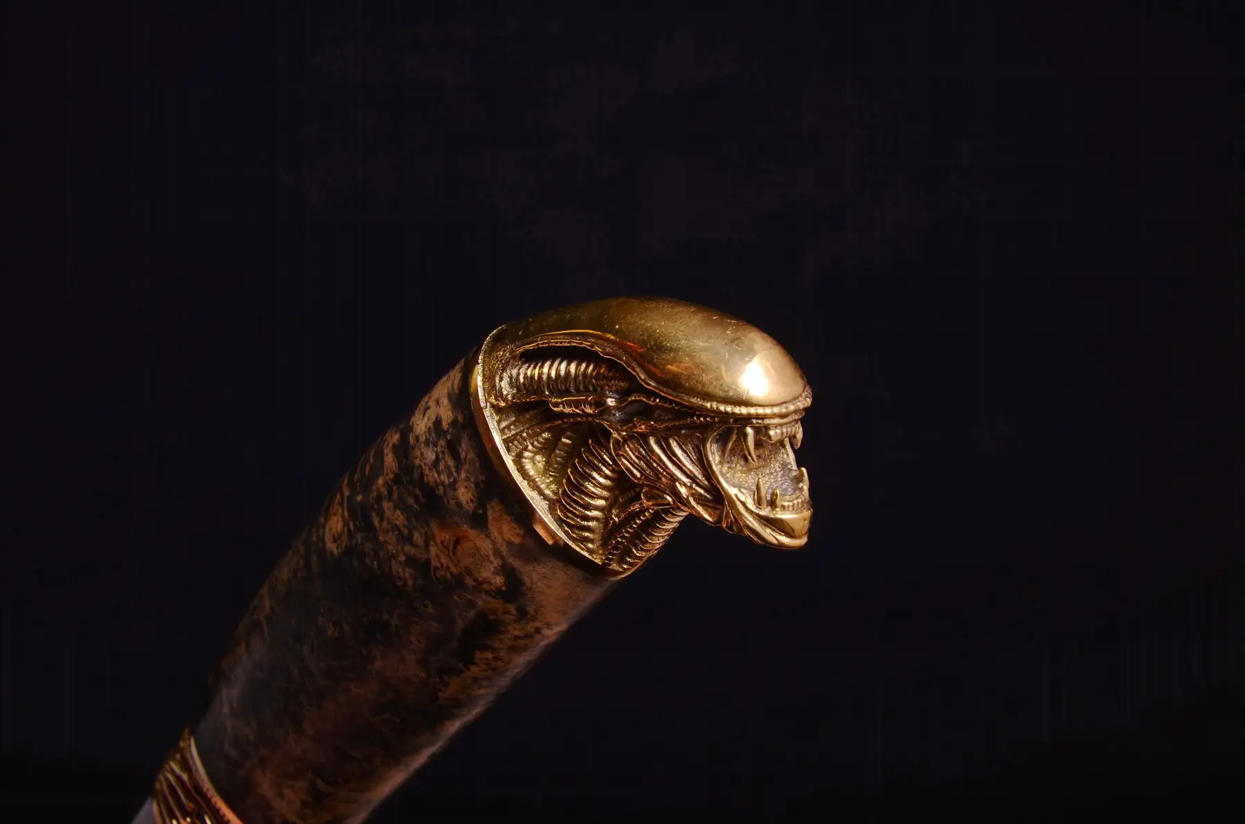 Hand-forged hunting knives