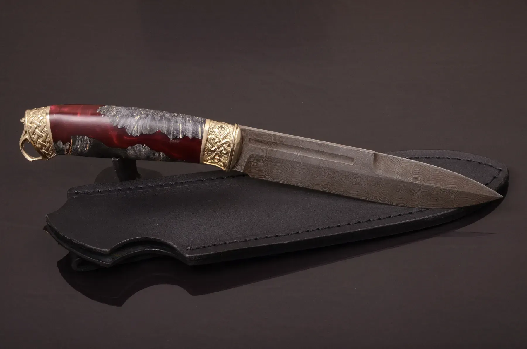 Handmade Classic Knife with Damascus Steel Blade and Hybrid Handle - Elegant Knives