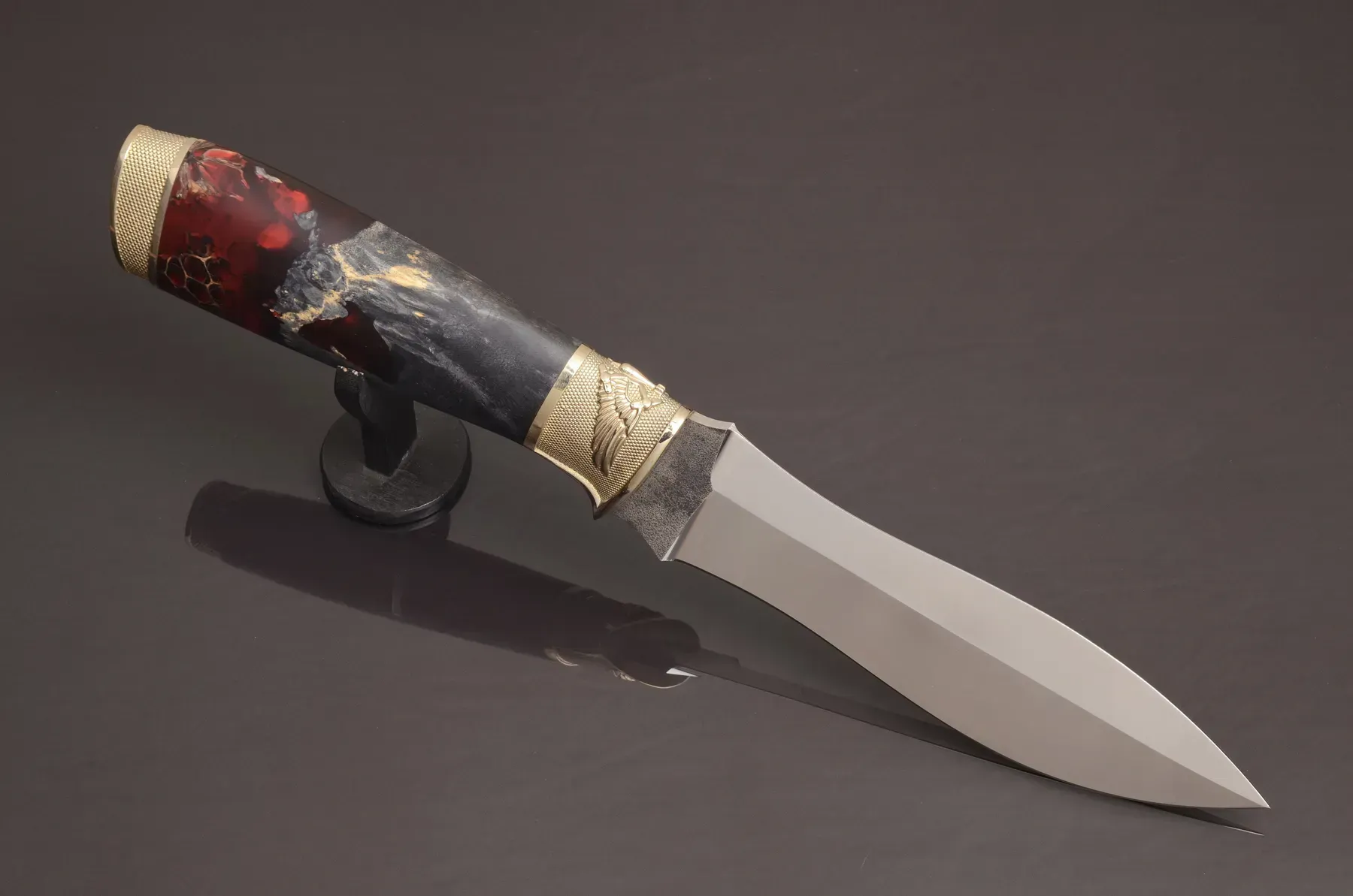 Collectible Knife with Hybrid Handle and N690 Stainless Steel Blade