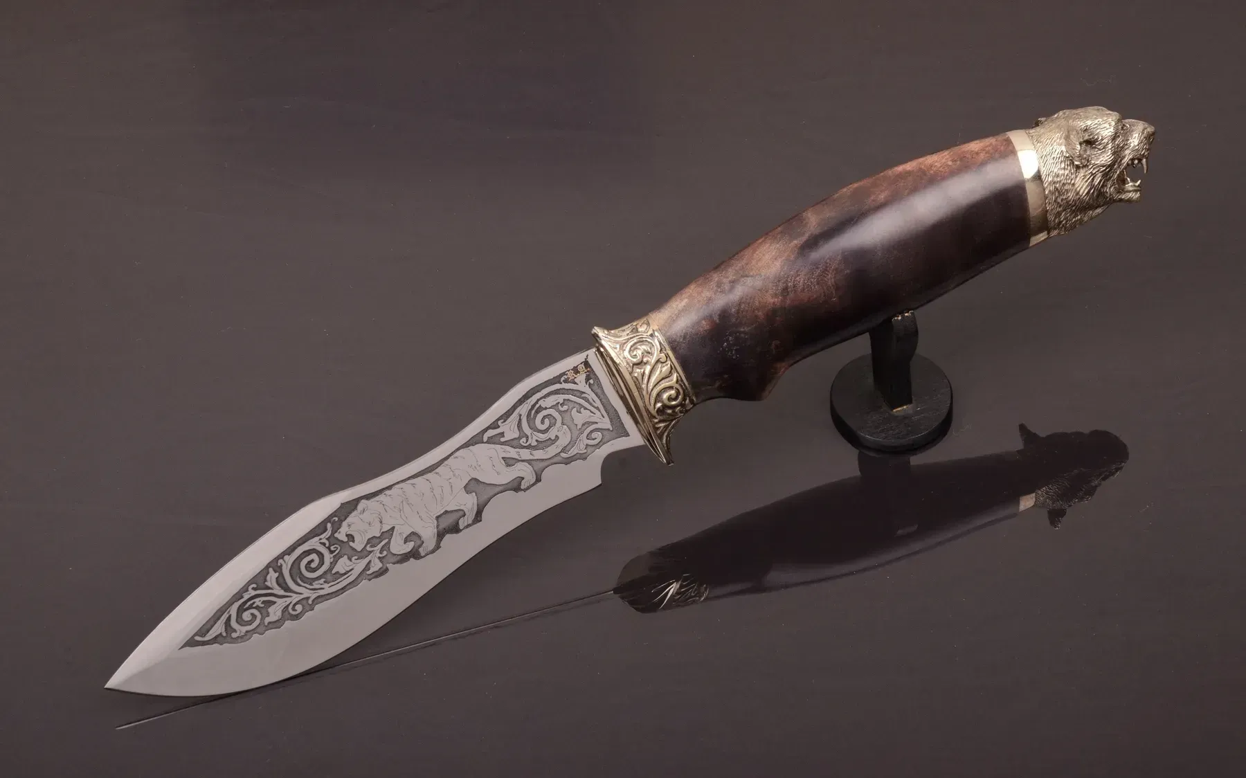 Hunting-Themed Knife with Bear Etching and Walnut Handle