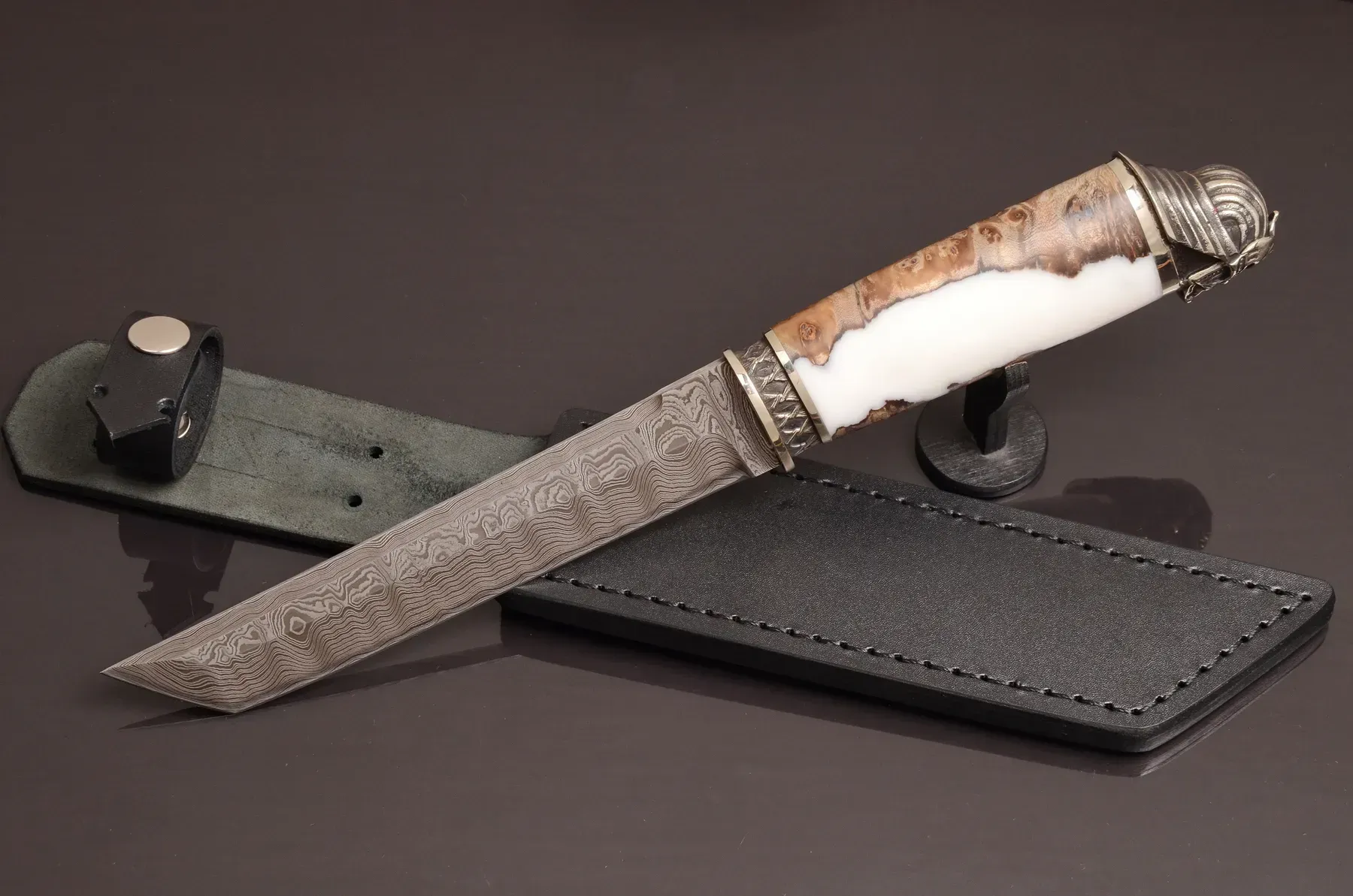 Tanto Samurai – Handcrafted Damascus Steel Knife with Hybrid Handle