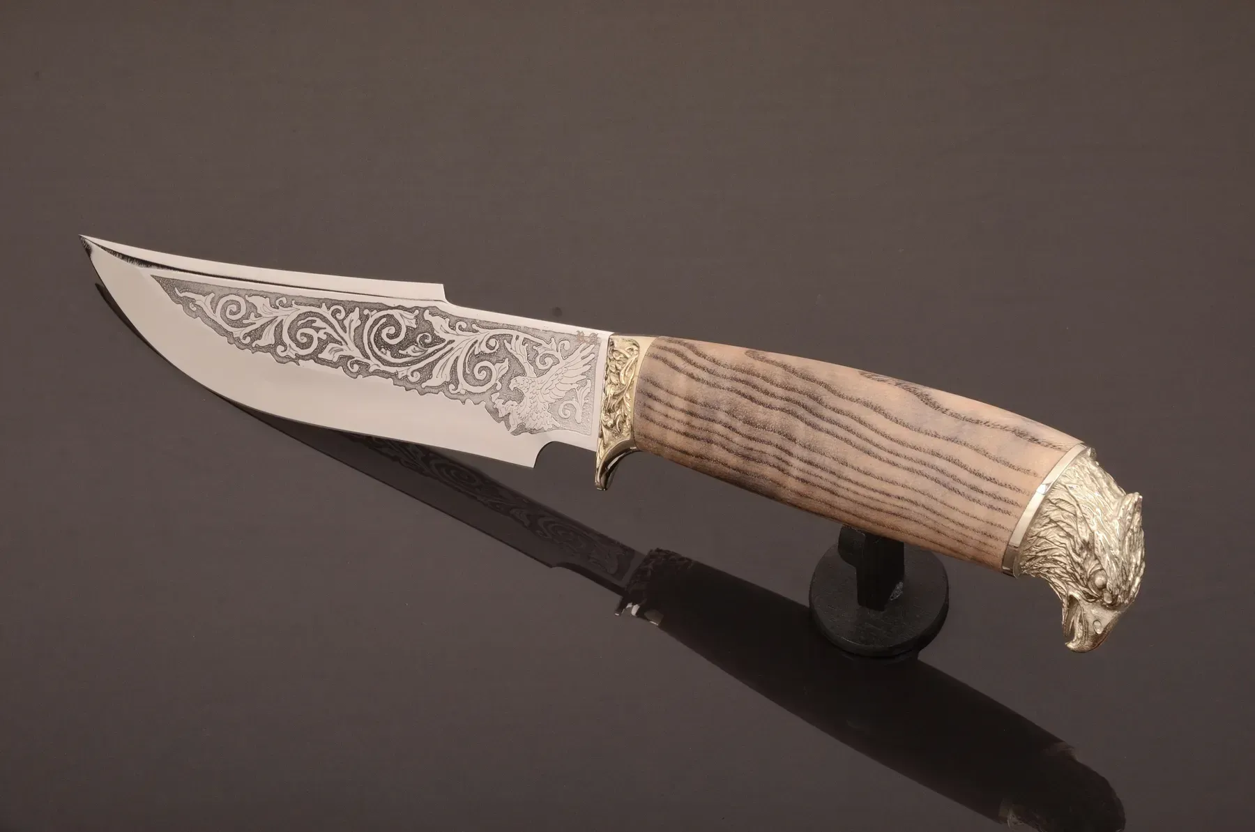 Eagle Collectible Knife with Maple Burl Handle and Leather Sheath