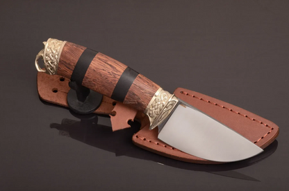 Compact Collectible Knife with N690 Steel Blade and Oak Handle
