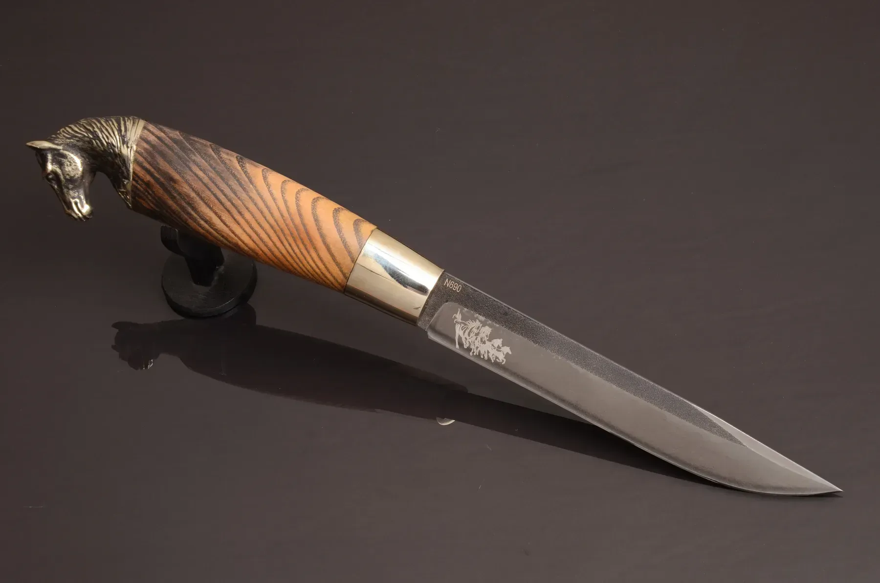 Mustang Handmade Knife with Walnut Handle & N690 Steel Blade - Elegant Knives